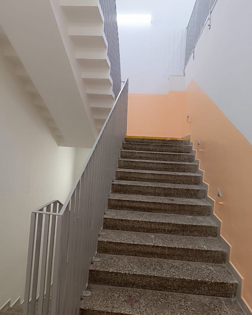 vymalba schodiste pisek